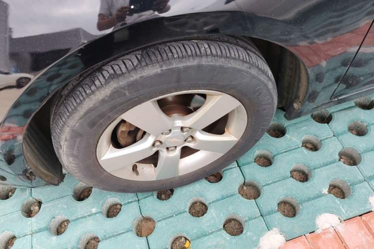 Used Chevrolet Cruze 2013 1.8L SE AT Left Front Wheel Hub