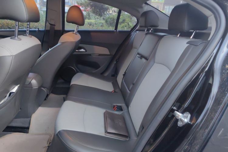 Used Chevrolet Cruze 2013 1.8L SE AT Left Rear Seat