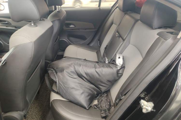 Used Chevrolet Cruze 2013 1.6L SE AT Left Rear Seat