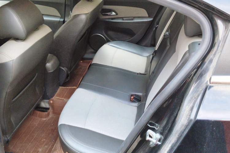 Used Chevrolet Cruze 2013 1.6L SE AT Left Rear Seat