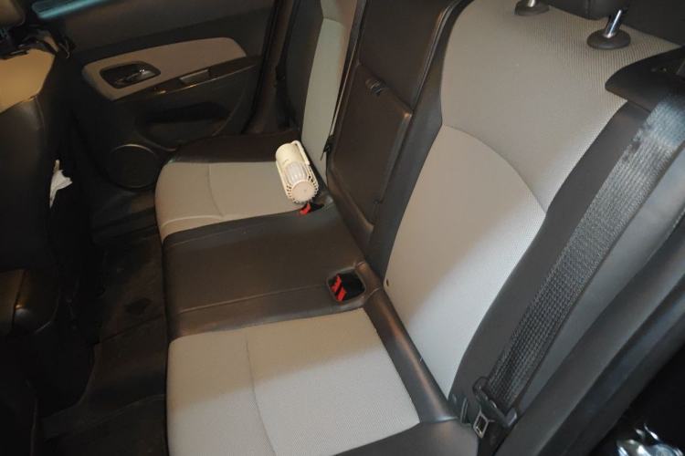 Used Chevrolet Cruze 2013 1.8L SE AT Left Rear Seat