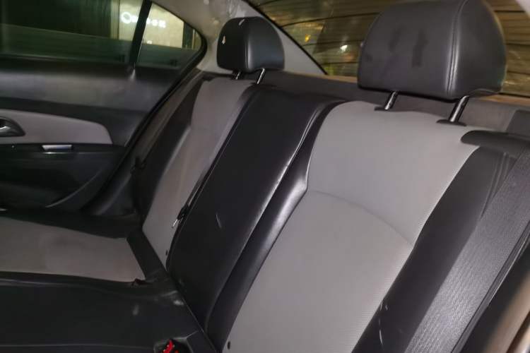 Used Chevrolet Cruze 2013 1.6L SL Sunroof Edition MT Left Rear Seat
