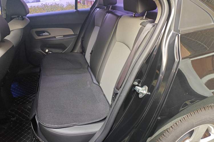 Used Chevrolet Cruze 2013 1.6L SL MT Left Rear Seat