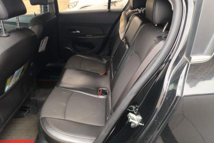 Used Chevrolet Cruze 2013 Hatchback 1.6T Automatic Flagship Model Left Rear Seat
