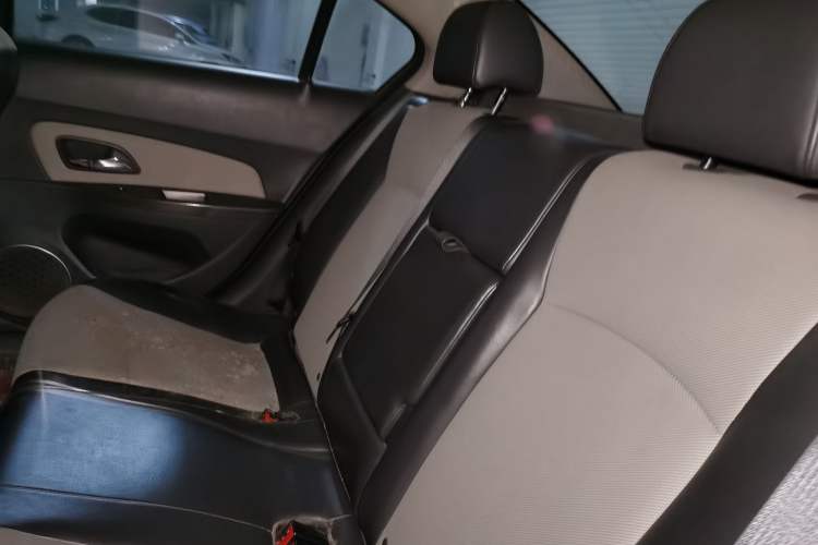 Used Chevrolet Cruze 2013 1.6L SE MT Left Rear Seat