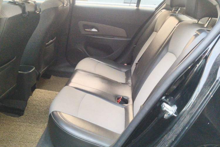 Used Chevrolet Cruze 2013 1.6L SL Sunroof Edition MT Left Rear Seat