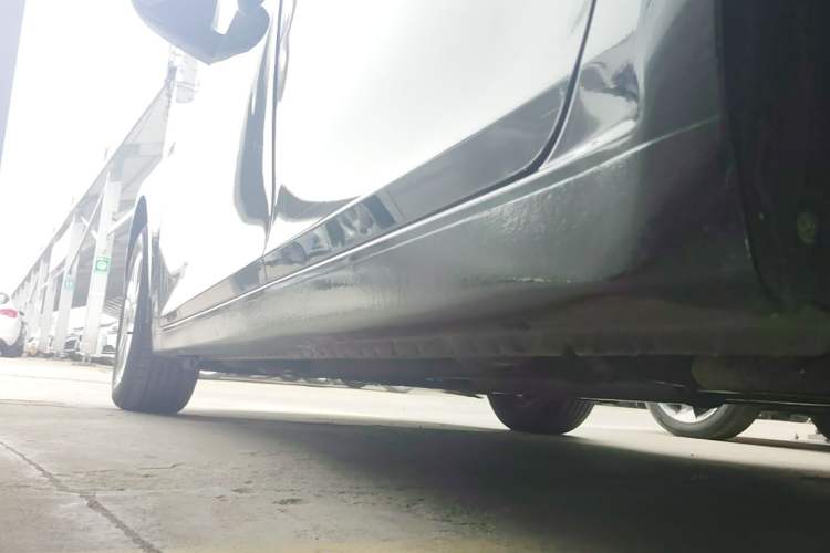 Used Chevrolet Cruze 2013 1.6L SL MT Left Side Sill