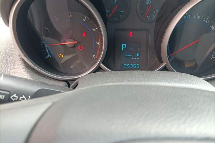 Used Chevrolet Cruze 2013 1.6L SL Grand Edition Automatic Odometer Close Up