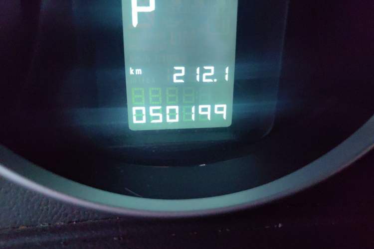 Used Chevrolet Cruze 2013 1.8L SE AT Odometer Close Up