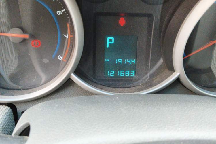 Used Chevrolet Cruze 2013 1.6L SE AT Odometer Close Up
