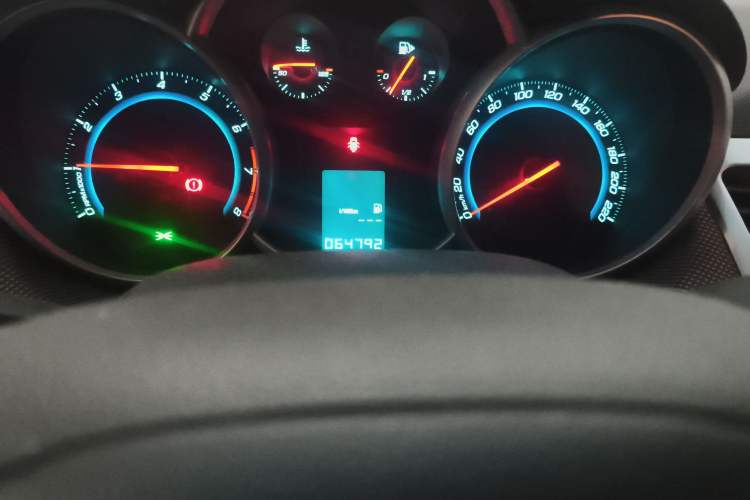 Used Chevrolet Cruze 2013 Hatchback 1.6L Manual Luxury Model Odometer Close Up