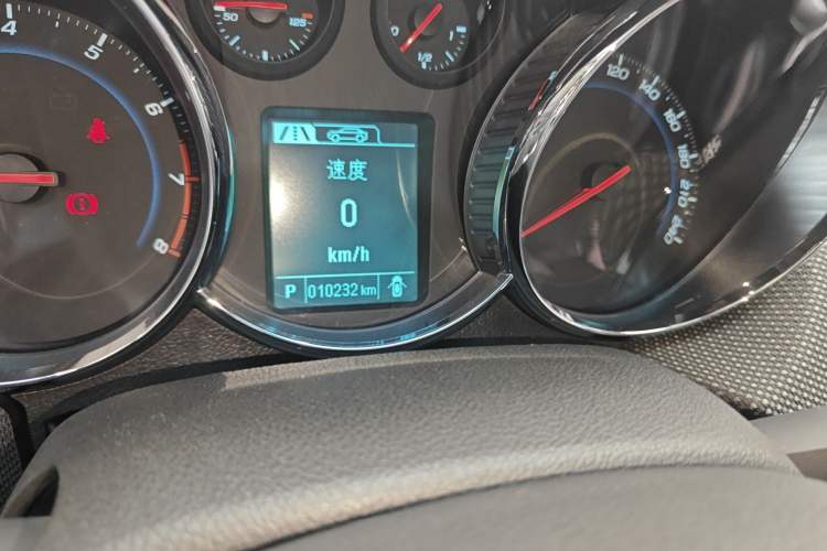 Used Chevrolet Cruze 2013 Hatchback 1.6T Automatic Flagship Model Odometer Close Up