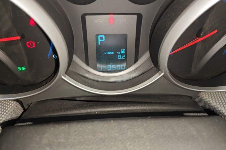 Used Chevrolet Cruze 2013 1.8L SE AT Odometer Close Up