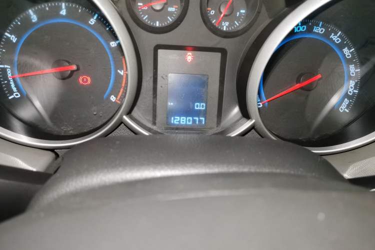 Used Chevrolet Cruze 2013 1.6L SL Sunroof Edition MT Odometer Close Up