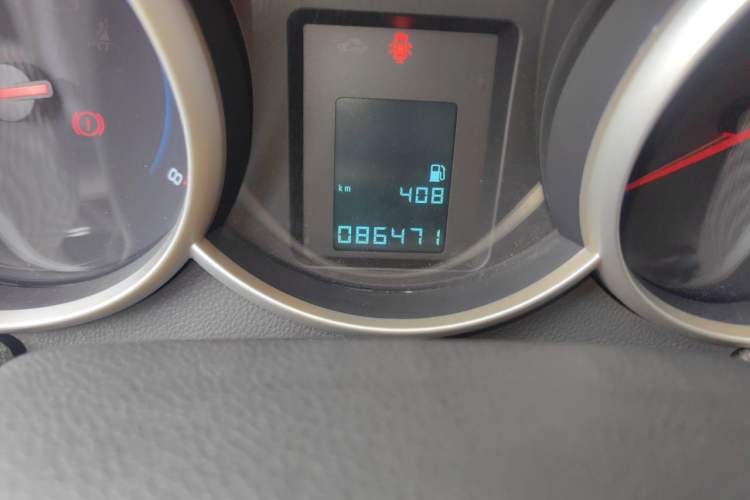 Used Chevrolet Cruze 2013 1.6L SE MT Odometer Close Up