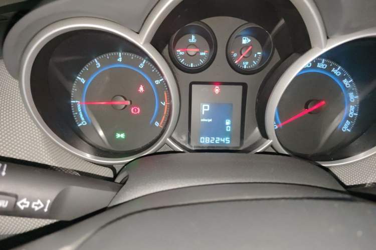 Used Chevrolet Cruze 2013 1.8L SE AT Odometer Close Up