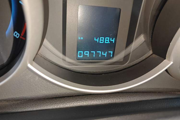 Used Chevrolet Cruze 2013 1.6L SL MT Odometer Close Up