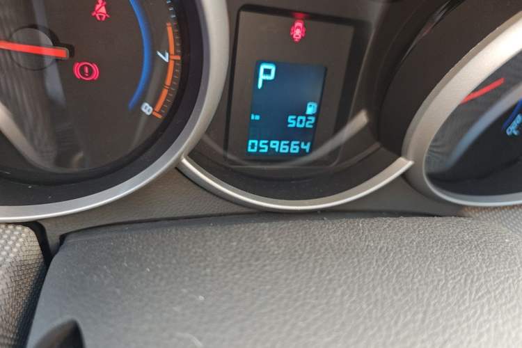 Used Chevrolet Cruze 2013 1.8L SE AT Odometer Close Up