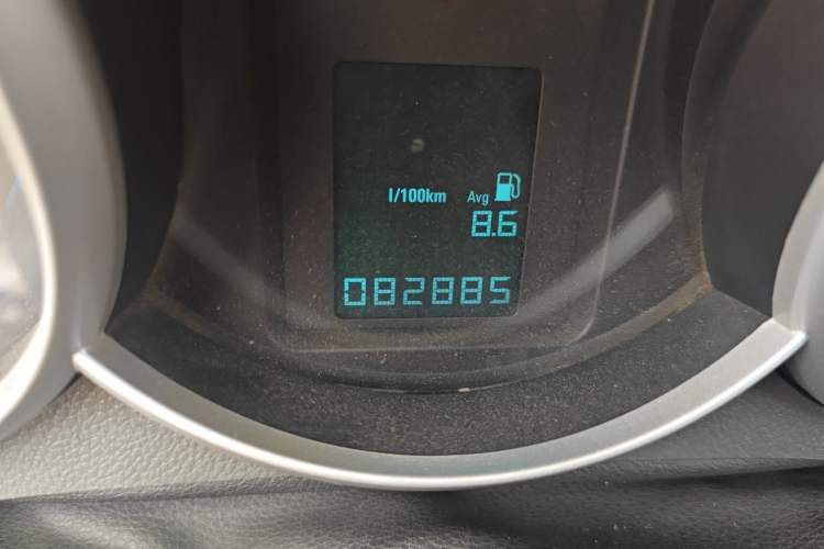 Used Chevrolet Cruze 2013 1.6L SE MT Odometer Close Up