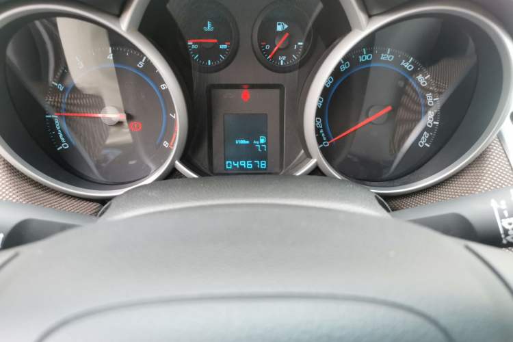 Used Chevrolet Cruze 2013 Hatchback 1.6L Manual Luxury Model Odometer Close Up