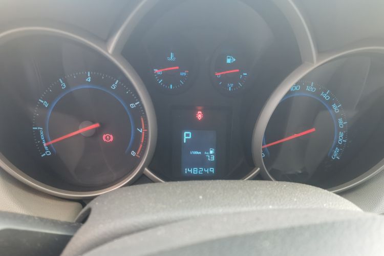 Used Chevrolet Cruze 2013 1.6L SL Grand Edition Automatic Odometer Close Up