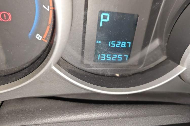 Used Chevrolet Cruze 2013 1.8L SE WTCC Edition AT Odometer Close Up