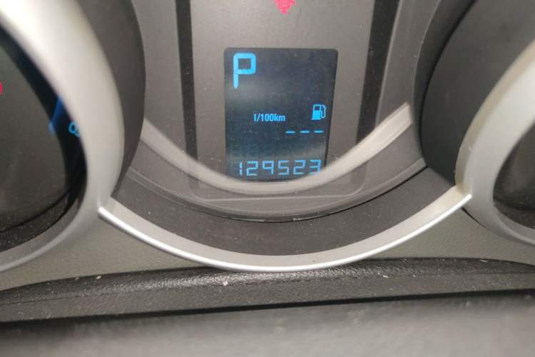 Used Chevrolet Cruze 2013 1.8L SE AT Odometer Close Up