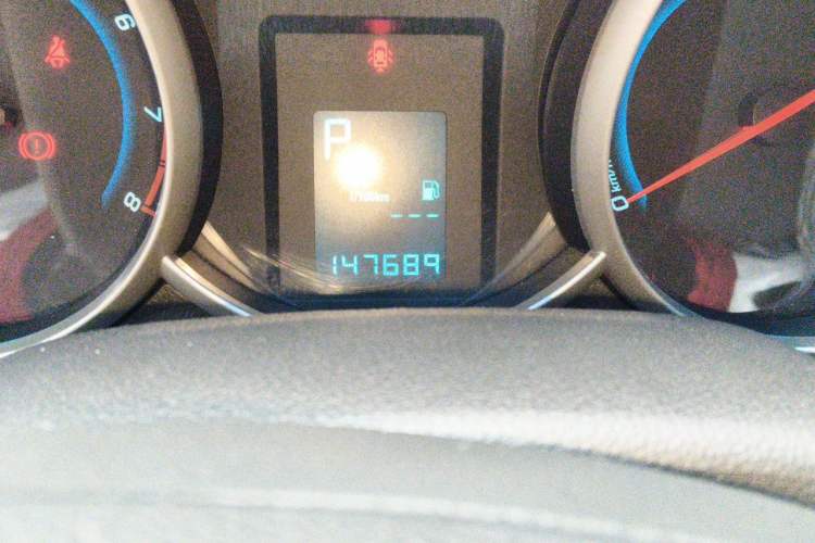 Used Chevrolet Cruze 2013 1.6L SL Grand Edition Automatic Odometer Close Up