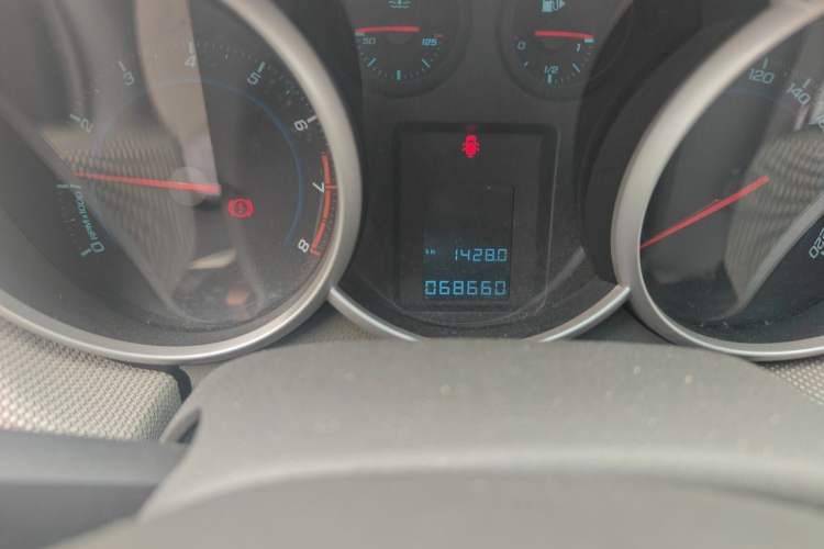 Used Chevrolet Cruze 2013 1.6L SE MT Odometer Close Up
