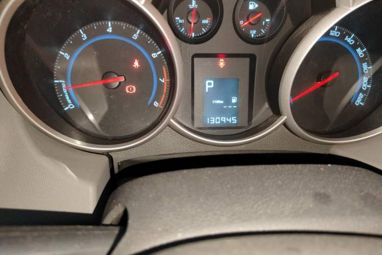 Used Chevrolet Cruze 2013 1.6L SL Grand Edition Automatic Odometer Close Up