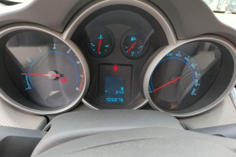 Used Chevrolet Cruze 2013 1.6L SE MT Odometer Close Up