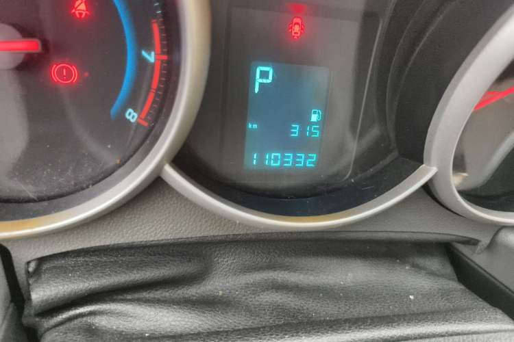 Used Chevrolet Cruze 2013 1.6L SL Grand Edition Automatic Odometer Close Up