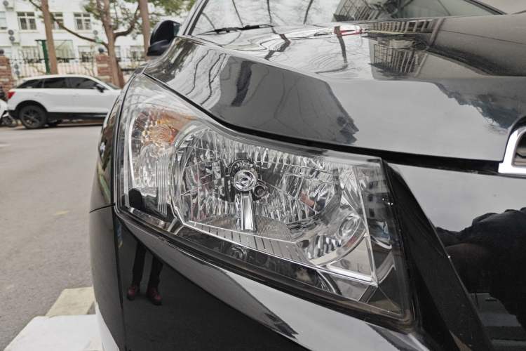 Used Chevrolet Cruze 2013 Hatchback 1.6T Automatic Flagship Model Right Front Headlight