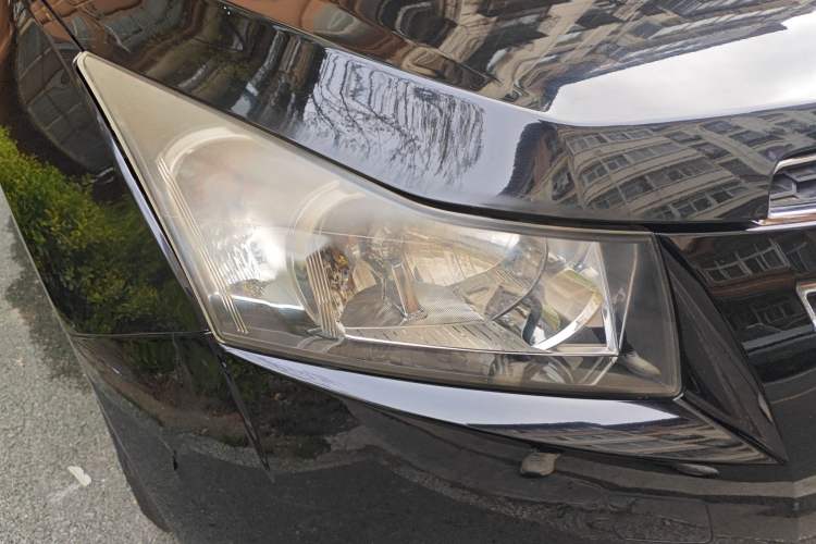 Used Chevrolet Cruze 2013 1.6L SL MT Right Front Headlight