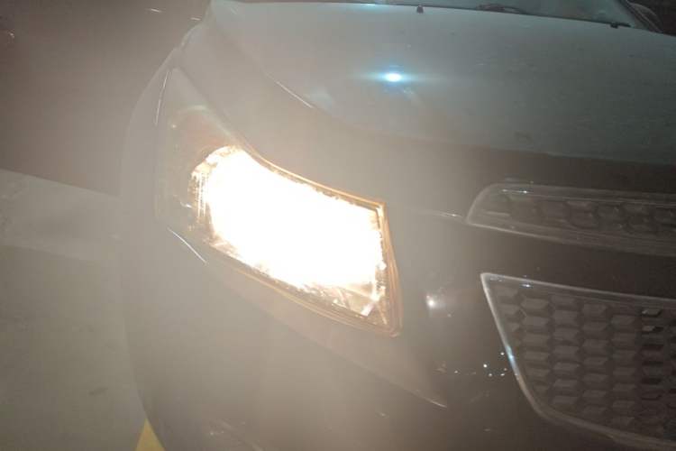 Used Chevrolet Cruze 2013 Hatchback 1.6L Automatic Luxury Model Right Front Headlight