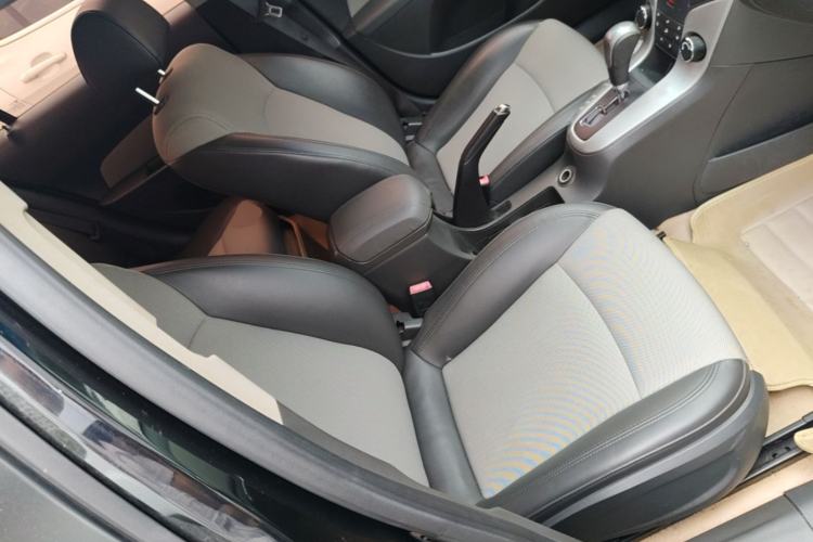 Used Chevrolet Cruze 2013 1.8L SE AT Right Front Seat
