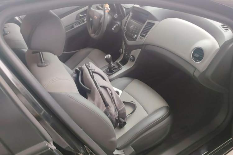Used Chevrolet Cruze 2013 1.6L SL MT Right Front Seat
