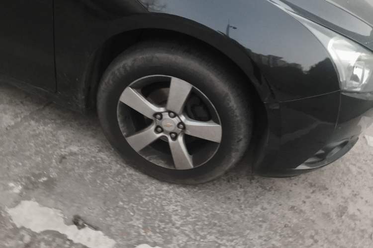 Used Chevrolet Cruze 2013 Hatchback 1.6L Manual Luxury Model Right Front Wheel Hub