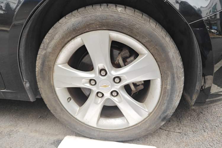 Used Chevrolet Cruze 2013 Hatchback 1.6T Automatic Flagship Model Right Front Wheel Hub