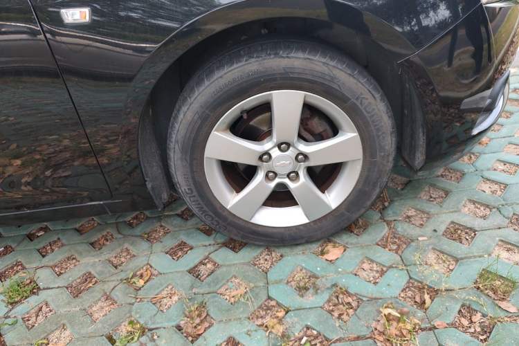 Used Chevrolet Cruze 2013 1.6L SE MT Right Front Wheel Hub