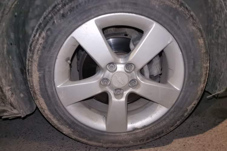 Used Chevrolet Cruze 2013 1.6L SL Sunroof Edition MT Right Front Wheel Hub