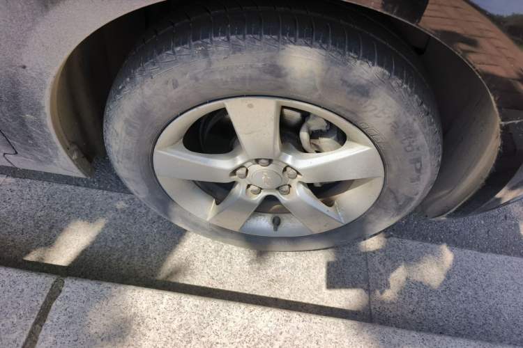 Used Chevrolet Cruze 2013 1.6L SE MT Right Front Wheel Hub