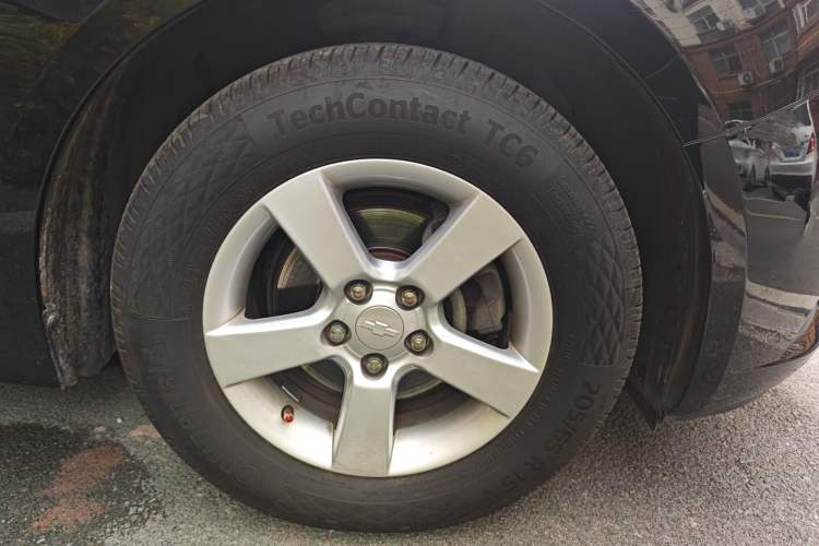 Used Chevrolet Cruze 2013 1.6L SL MT Right Front Wheel Hub