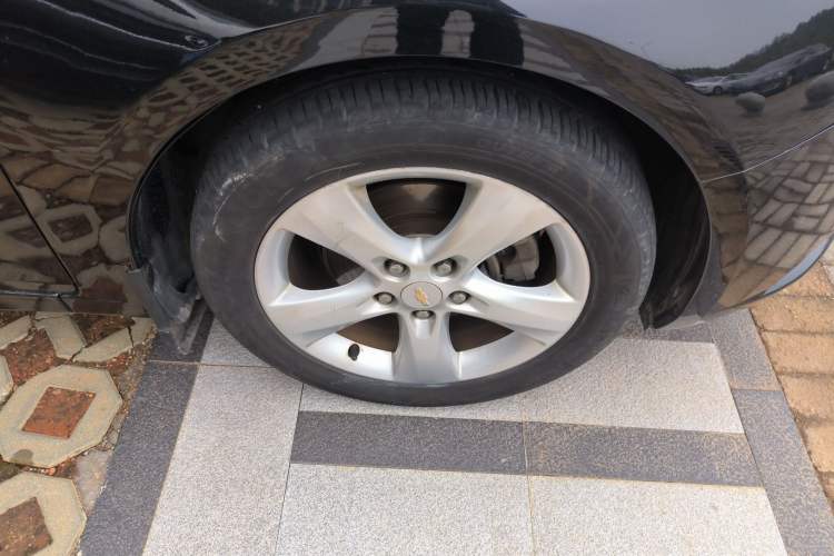 Used Chevrolet Cruze 2013 Hatchback 1.6T Automatic Flagship Model Right Front Wheel Hub