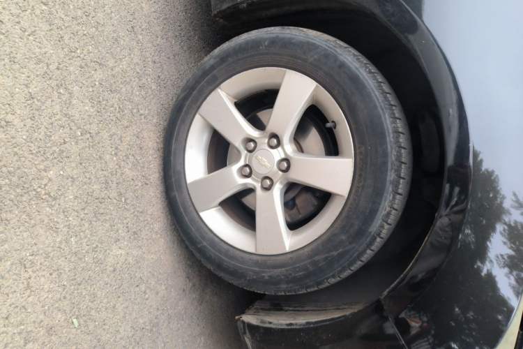 Used Chevrolet Cruze 2013 1.6L SE MT Right Front Wheel Hub