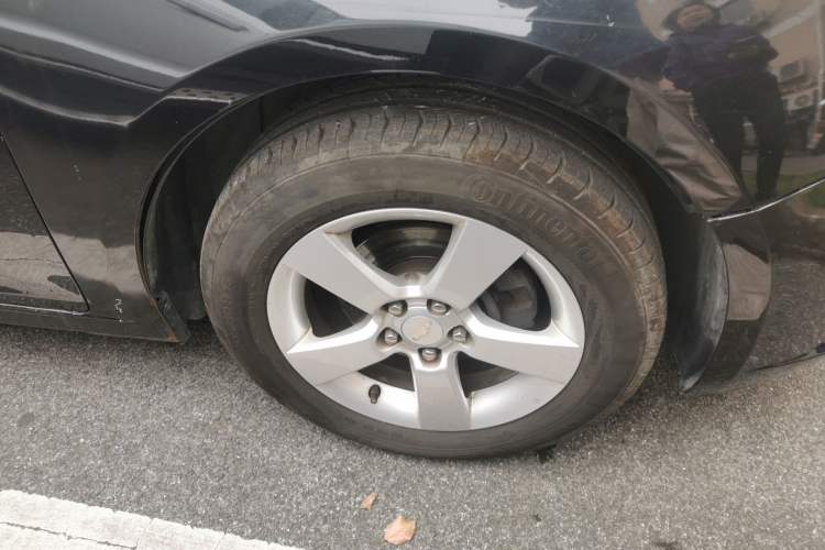 Used Chevrolet Cruze 2013 Hatchback 1.6L Manual Luxury Model Right Front Wheel Hub