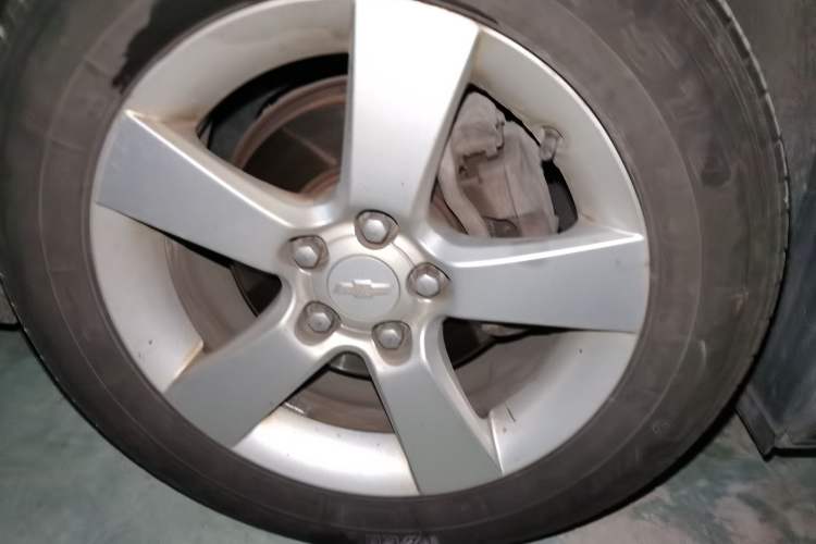 Used Chevrolet Cruze 2013 1.6L SE MT Right Front Wheel Hub