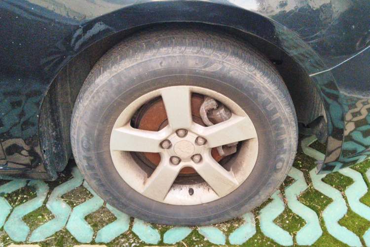 Used Chevrolet Cruze 2013 1.6L SL Sunroof Edition MT Right Front Wheel Hub