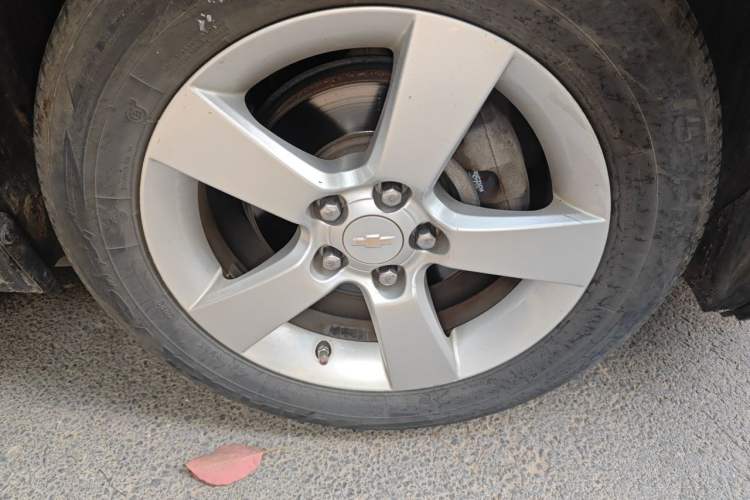 Used Chevrolet Cruze 2013 1.6L SE MT Right Front Wheel Hub