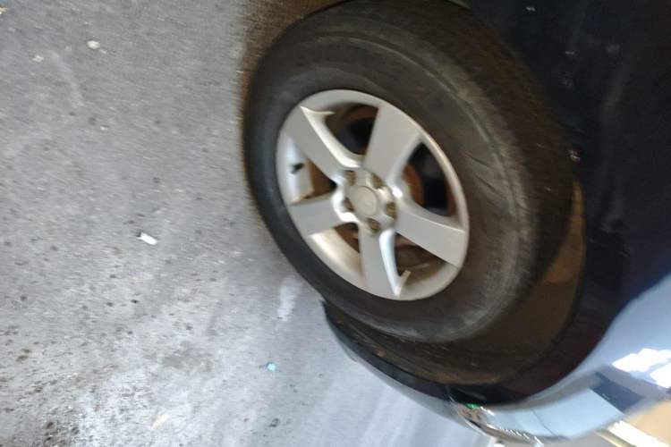 Used Chevrolet Cruze 2013 1.6L SL MT Right Front Wheel Hub